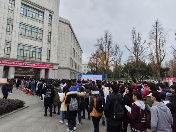 清水河排队.jpg 清水河排队.jpg